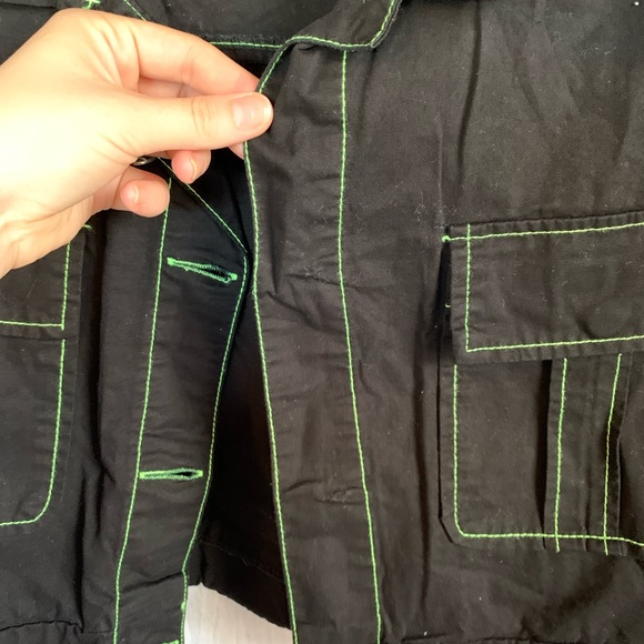 New Look Black and Green Cargo Cropped Jacket Womens Size M - Picture 4 of 6